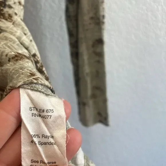 Cabi 675 Glamour Tee Animal Print Long Sleeve Knit Twist Blouse Size Large - Picture 6 of 8